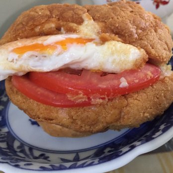 華嫂冰室 - The famous pineapple bun with tomato and egg (takeout) - quite delicious! - Burgers Near Me - Hong Kong, HK