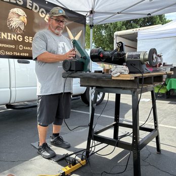 Eagles Edge Sharpening Services - Gary at work at Eagles Edge - Knife Sharpening Near Me Eagles Edge Sharpening Services - Gary at work at Eagles Edge - Knife Sharpening Near Me