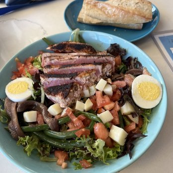Banana Cafe - Tuna Steak Nicoise with Toasted Baguette side. Delicious!! - French Near Me - Key West, Florida Banana Cafe - Tuna Steak Nicoise with Toasted Baguette side. Delicious!! - French Near Me - Key West, Florida