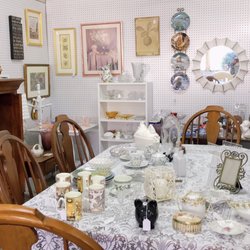 Lee's Antique Center