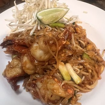 Kin Long Beach - Spicy Shrimp Pad Thai - Thai Near Me - Long Beach, California Kin Long Beach - Spicy Shrimp Pad Thai - Thai Near Me - Long Beach, California
