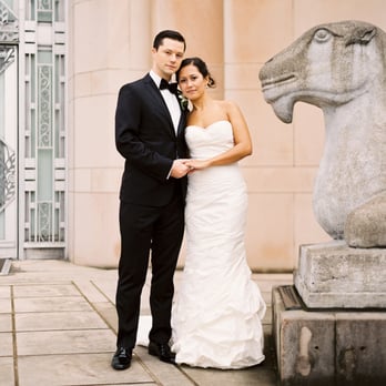 Mastin Studio - Bride and groom at the Asian Art Museum in Seattle for a wedding. - Photographers Near Me - Seattle, Washington