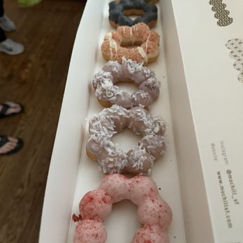 Mochill Mochi Donut - 6 mochi for $18 Strawberry, strawberry crunch, 2 x taro, matcha and seasame - Donuts Near Me - San Francisco, California Mochill Mochi Donut - 6 mochi for $18 Strawberry, strawberry crunch, 2 x taro, matcha and seasame - Donuts Near Me - San Francisco, California