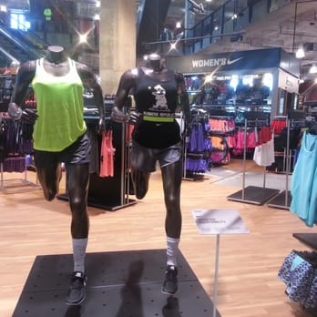 DICK'S Sporting Goods - Women's running apparel - Sports Wear Near Me - Atlanta, Georgia