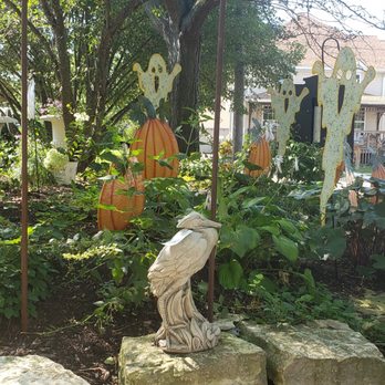 Blumen Gardens - Nurseries & Gardening Near Me - Sycamore, Illinois