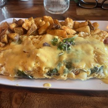 Mimosas - Lobster ME omelette - Breakfast & Brunch Near Me - Myrtle Beach, South Carolina