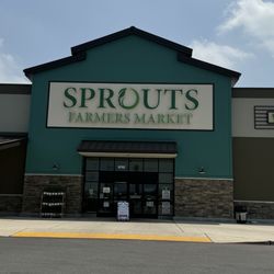 Sprouts Farmers Market - Front entrance
