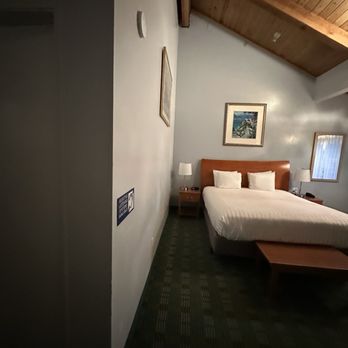 Butterfly Grove Inn - Hotels Near Me - Pacific Grove, California