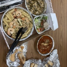 Chicken/shrimp w/ Garlic olive oil w/ side salad, side order mushrooms, side order sausage. Really Really delicious!