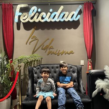 La Vida Misma Restaurant & Bar - Photo area inside - Argentine Near Me - Kendall, Florida La Vida Misma Restaurant & Bar - Photo area inside - Argentine Near Me - Kendall, Florida