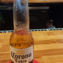 Corona w/ lime slice Corona w/ lime slice