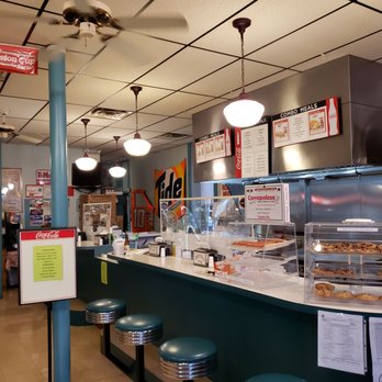 Oliver's Place Sandwich Shop - the interior of the restaurant - Sandwiches Near Me - Temple, Pennsylvania