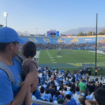 Rose Bowl Stadium - Lil man watching his first game - Stadiums & Arenas Near Me - Pasadena, California Rose Bowl Stadium - Lil man watching his first game - Stadiums & Arenas Near Me - Pasadena, California