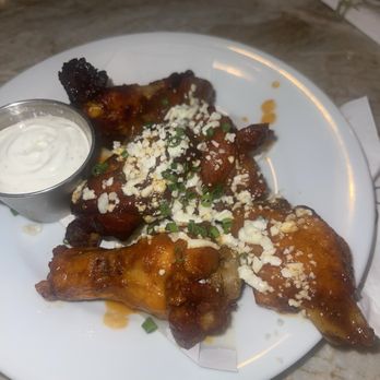 Magic Hour Rooftop Bar & Lounge - BUFFALO WINGS - Lounges Near Me - New York, New York