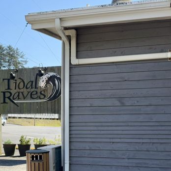 Tidal Raves Seafood Grill - Sign outside - New American Near Me - Depoe Bay, Oregon