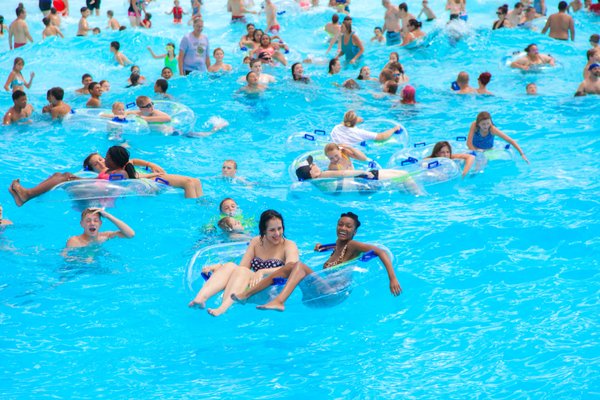 Hurricane Harbor Rockford by null