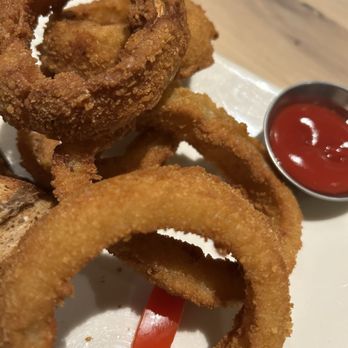 Daily Grill - Onion rings - American Near Me - Houston, Texas
