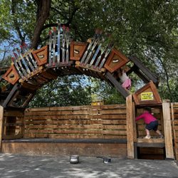 Junkyard Social Club - Kids climbing arc above stage