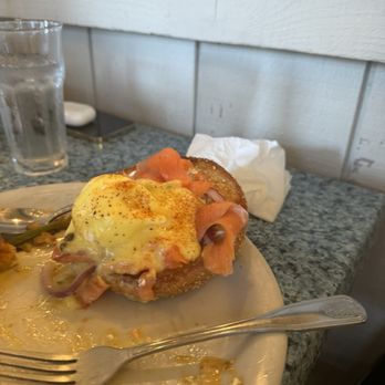 Bill's Café - They used a hamburger bun for the Benedict instead of English muffin. Not sure why - Breakfast & Brunch Near Me - Pleasanton, California
