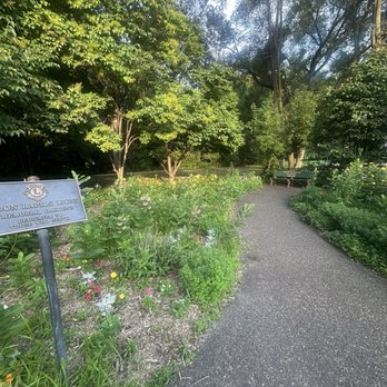 Lions Coon Creek Park - Small garden area with benches - Playgrounds Near Me - Minneapolis, Minnesota Lions Coon Creek Park - Small garden area with benches - Playgrounds Near Me - Minneapolis, Minnesota