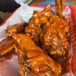 Green's Long River Inn & Liquor Store - Bbq Wings