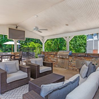 Walden Glen Apartments - Outdoor Lounge - Apartments Near Me - Evans, Georgia