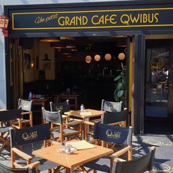 Qwibus - Terras en ingang.