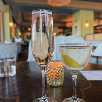 The Bungalow Kitchen - Sparkling rose and Vesper - New American Near Me - Tiburon, California The Bungalow Kitchen - Sparkling rose and Vesper - New American Near Me - Tiburon, California