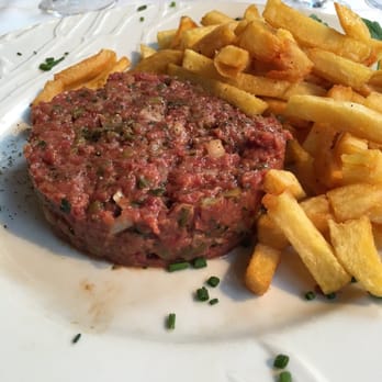 Le 7ème Vin - Steak tartare and fries - French Near Me - Paris, 75