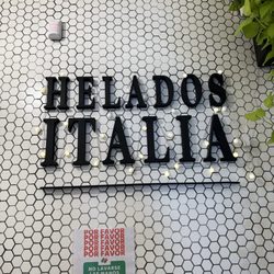 Helados Italia - Sign