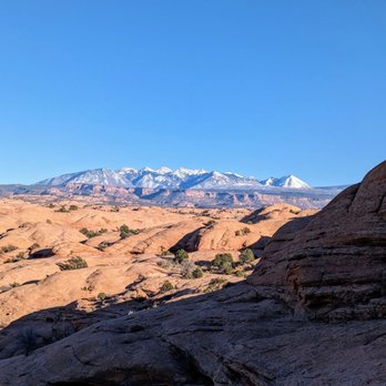 High Point Hummer and ATV - Hells Revenge | Instagram: @telephonesmoothie - Tours Near Me - Moab, Utah