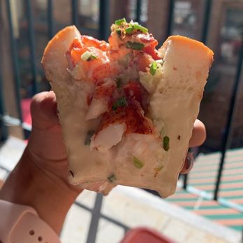 Pike Place Chowder - Maine Lobster Roll - Seafood Near Me - Seattle, Washington