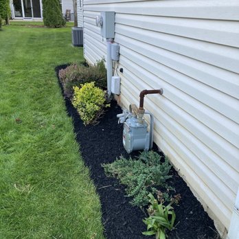 Affordable Landscaping - a side view of a home - Lawn Services Near Me Affordable Landscaping - a side view of a home - Lawn Services Near Me
