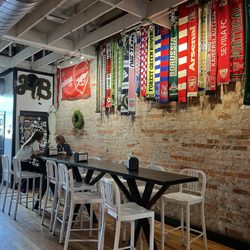 Humble Burger - Bar style seating
