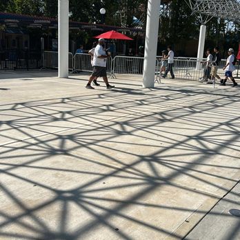 Six Flags Magic Mountain - walking to turnstile... no sign - Amusement Parks Near Me - Valencia, California