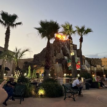Rainforest Cafe - American Near Me - Galveston, Texas