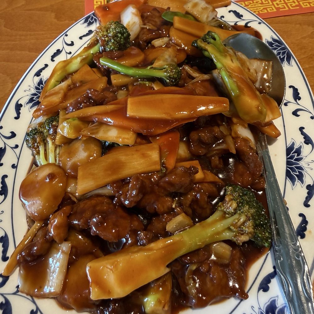 Young Chow Cafe - Beef with vegetables - Thai Near Me - Haymarket, Virginia Young Chow Cafe - Beef with vegetables - Thai Near Me - Haymarket, Virginia