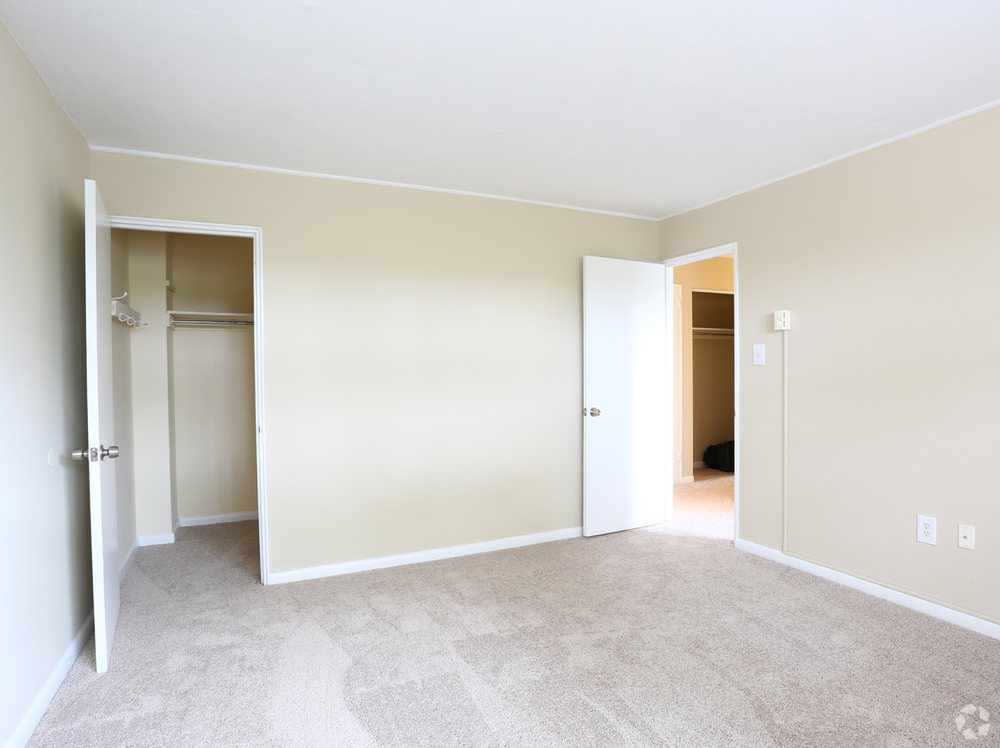 COURTSIDE SQUARE APTSSUITES Updated September 2024 15 Photos 570