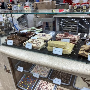 Buc-ee's - Fudge - Gas Stations Near Me - Calhoun, Georgia
