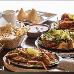 Fusion Fresh Kitchen - Girlic Naan.tandoori chicken