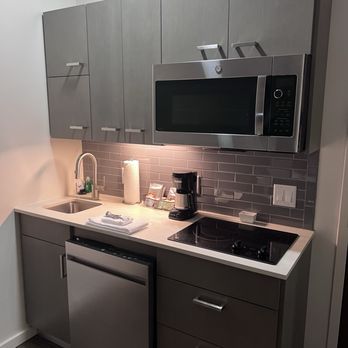Hyatt House Carlsbad - Kitchen area - Hotels Near Me - Carlsbad, New Mexico
