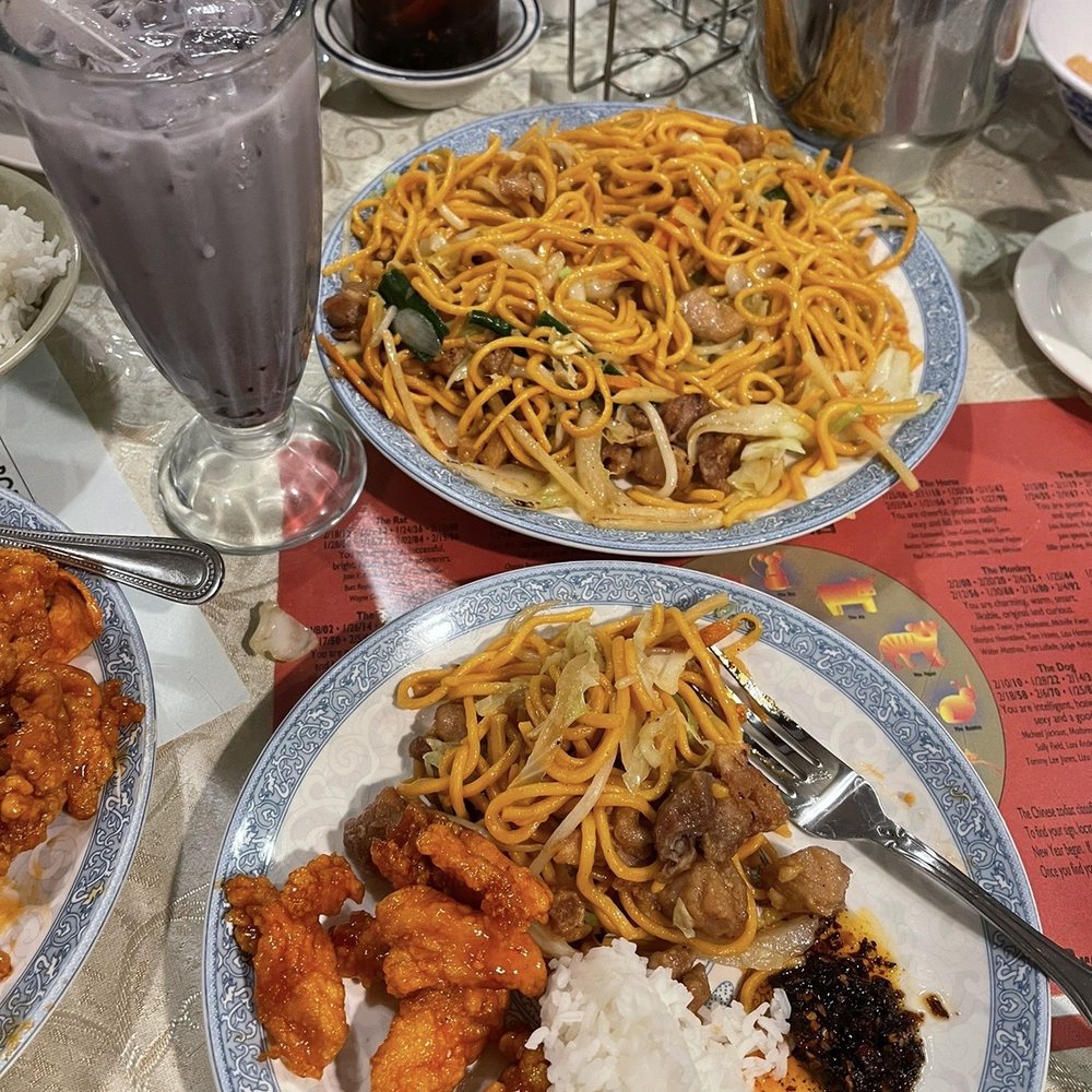 Golden China Restaurant - C3. Orange 39. Chicken Chow Mein - Chinese Near Me - Rialto, California Golden China Restaurant - C3. Orange 39. Chicken Chow Mein - Chinese Near Me - Rialto, California