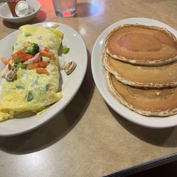 Issaquah Cafe - Veggie omelette with pancakes - Breakfast & Brunch Near Me - Issaquah, Washington Issaquah Cafe - Veggie omelette with pancakes - Breakfast & Brunch Near Me - Issaquah, Washington