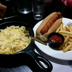 TGI Friday's - Macaroni & cheese. Hot dog.