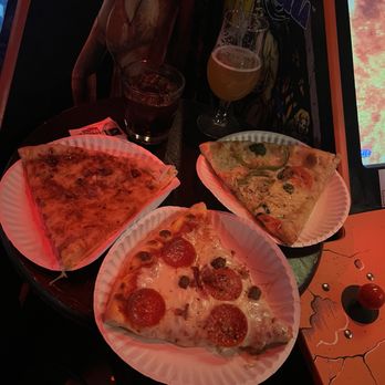 Up-Down - Bbq chicken, Mona Lisa, and Meat pizza - Arcades Near Me - Kansas City, Missouri Up-Down - Bbq chicken, Mona Lisa, and Meat pizza - Arcades Near Me - Kansas City, Missouri