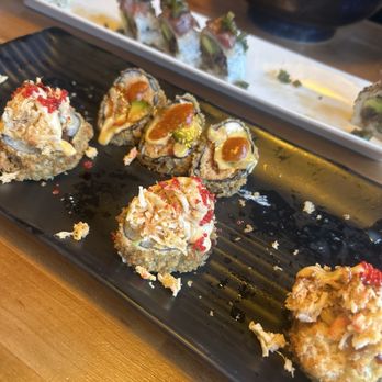 Blowfish Sushi & Ramen - Sushi Bars Near Me - Northfield, Illinois