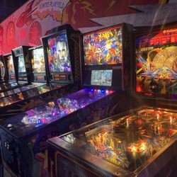 Retrovolt Arcade - Pinball machines