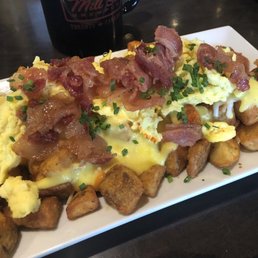 Breakfast poutine. Really good. Not a huge fan of the maple bacon. But really good regardless Breakfast poutine. Really good. Not a huge fan of the maple bacon. But really good regardless