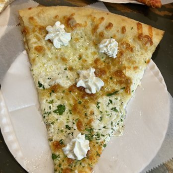 Williamsburg Pizza - White pizza - Pizza Near Me - New York, New York Williamsburg Pizza - White pizza - Pizza Near Me - New York, New York
