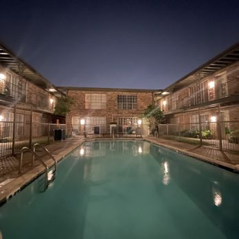 Three Fountains III - 2nd building pool - Apartments Near Me - Houston, Texas Three Fountains III - 2nd building pool - Apartments Near Me - Houston, Texas